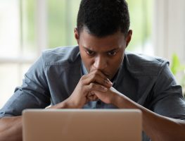 Carreira estagnada: sinais e como mudar o jogo