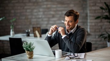 Como atualizar seu currículo e destacar-se no mercado de trabalho