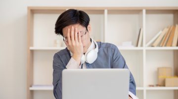 Abaixo ou a baixo? 14 erros de português comuns no trabalho