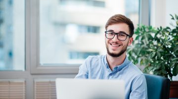 Seja você mesmo no trabalho: esconder seu verdadeiro “eu” prejudica a carreira