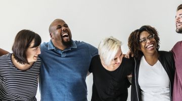 Empresas que valorizam diversidade e inclusão têm vagas abertas