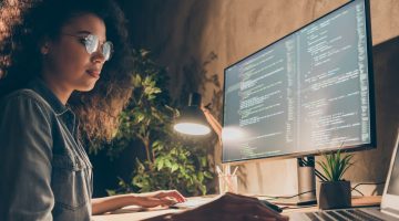 Como trabalhar com tecnologia? Saiba entrar neste mercado tão aquecido