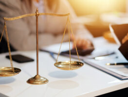 Aprenda como fazer um currículo para advogado