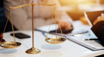 Aprenda como fazer um currículo para advogado