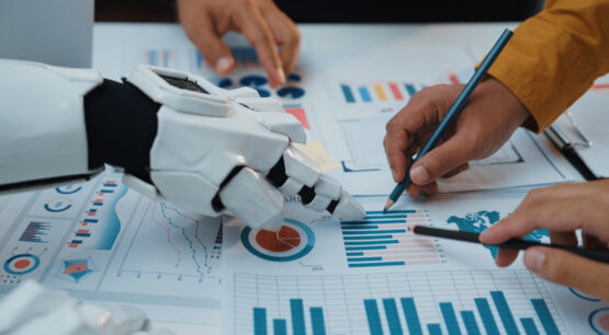 mão robô e mão humana